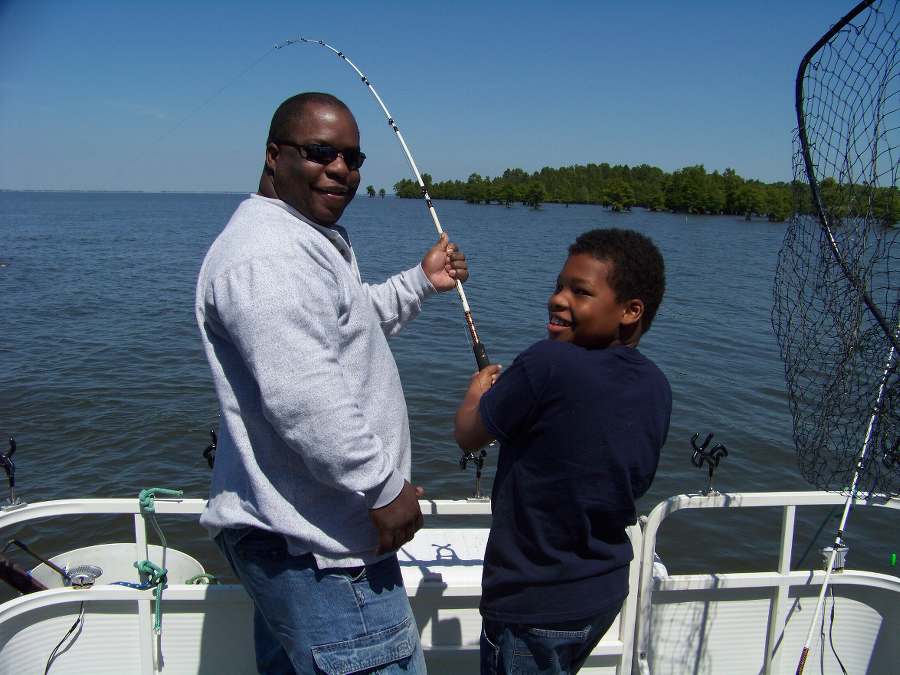 BIG AL HELPING HIS SON GET ANOTHER ONE TO THE BOAT!
5-17-08  