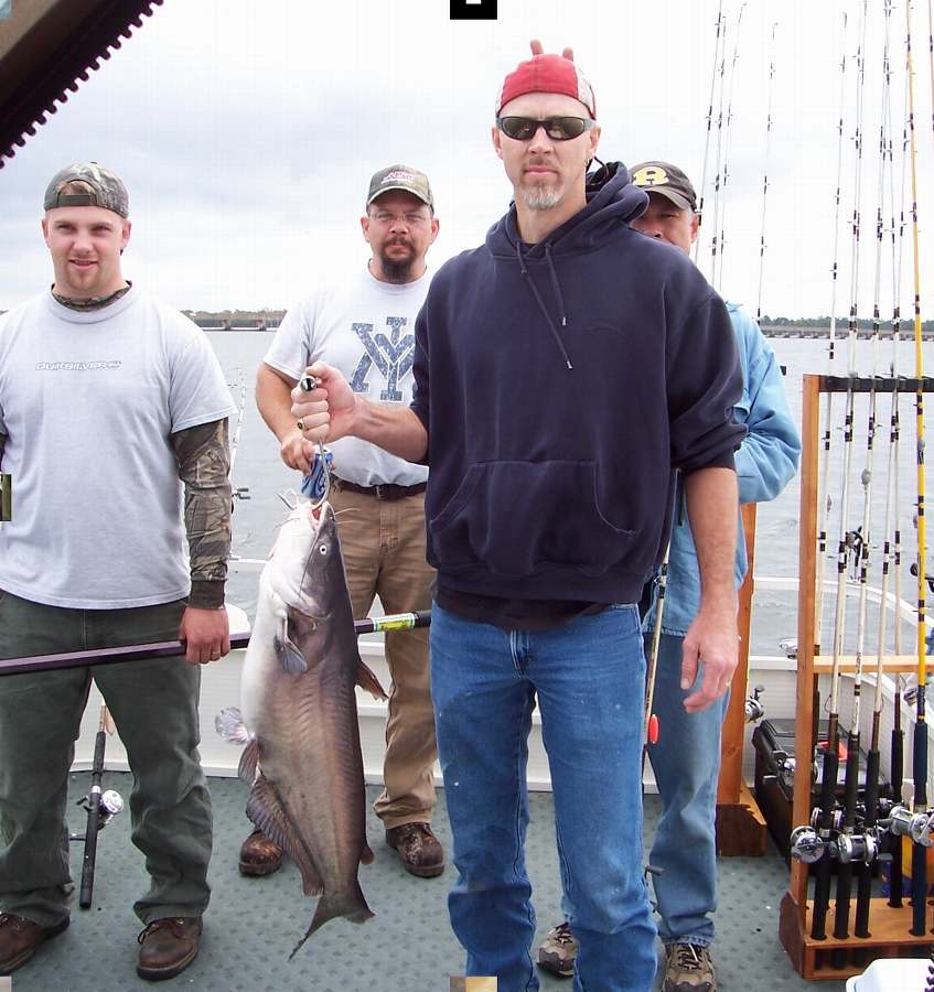 John with the biggest of only 7 fish on day one.  This was the second day on 20mph+ winds and almost impossible to fish
10-12-08