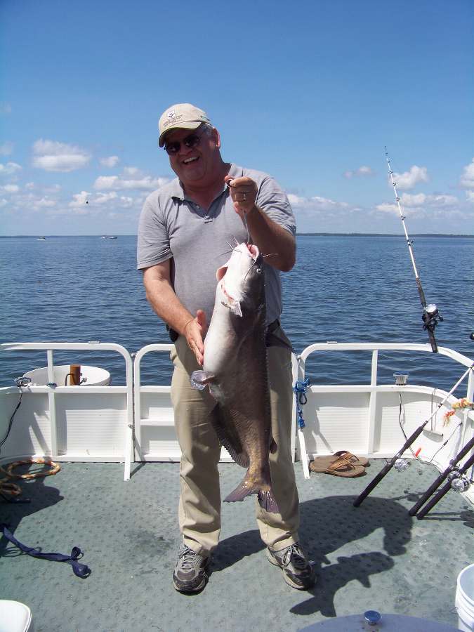 DON HOLDS HIS 22+ POUNDER.  9-15-08