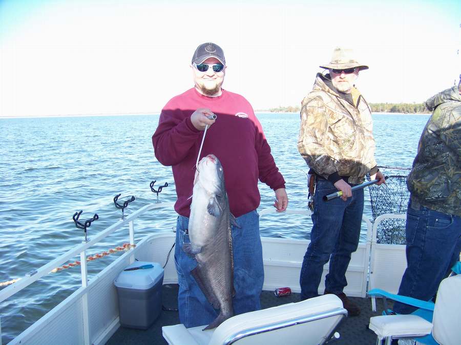 Roger showing off one of his 20lb.+ blues.  11-9-08