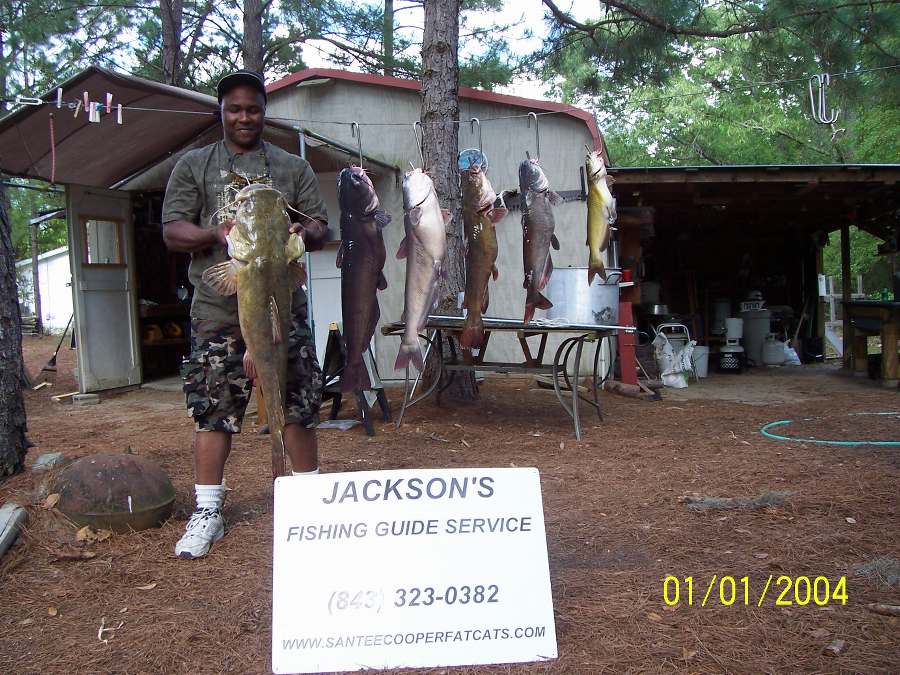 TYRONE WITH THE BIGGEST FISH OF HIS LIFE!  SORRY FOR THE DATE ON THE PIC.
4-20-08