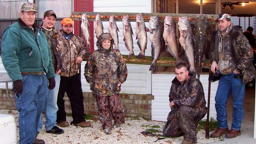 MR. CARLOS, JT, AUSTIN, JENI, STEVE, AND SEAN SHOW OFF WHAT MADE IT TO THE BOAT ON 12-13-08  PLEASE READ MY BLOG ON THIS ONE!