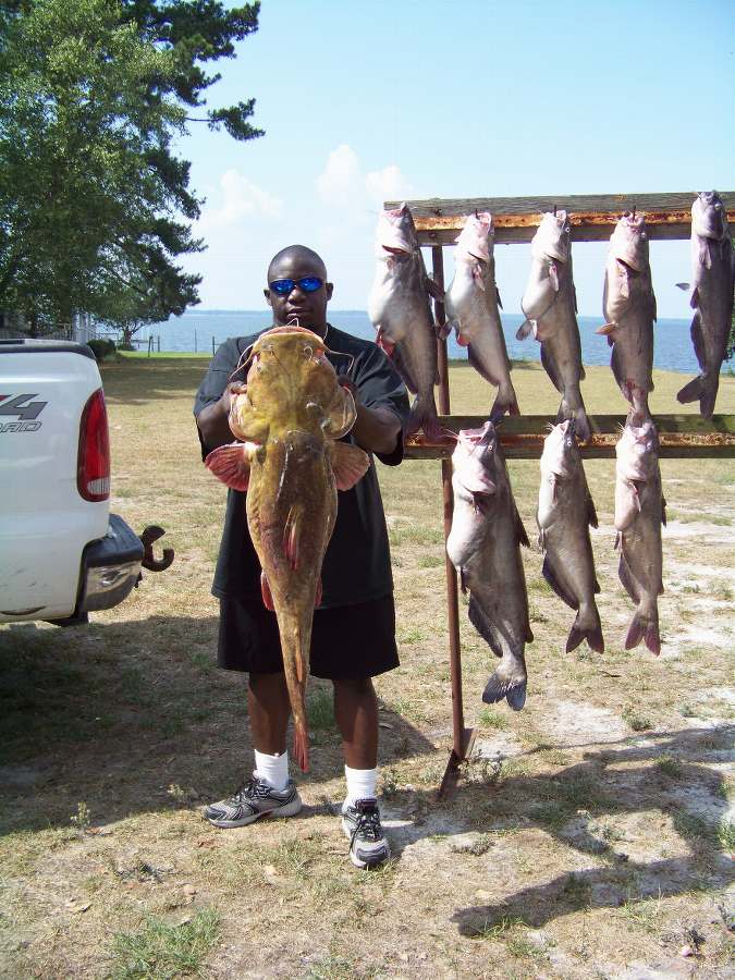 TYRONE CAUGHT THE BIGGEST FISH OF THE DAY!
6-13-08