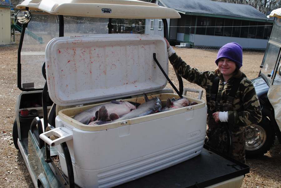 PAYTON FILLED THE BOX BY HER SELF ON 12-30-10 AND THREW SEVERAL MORE BACK INCLUDING A PAIR OF 30 POUNDERS! 